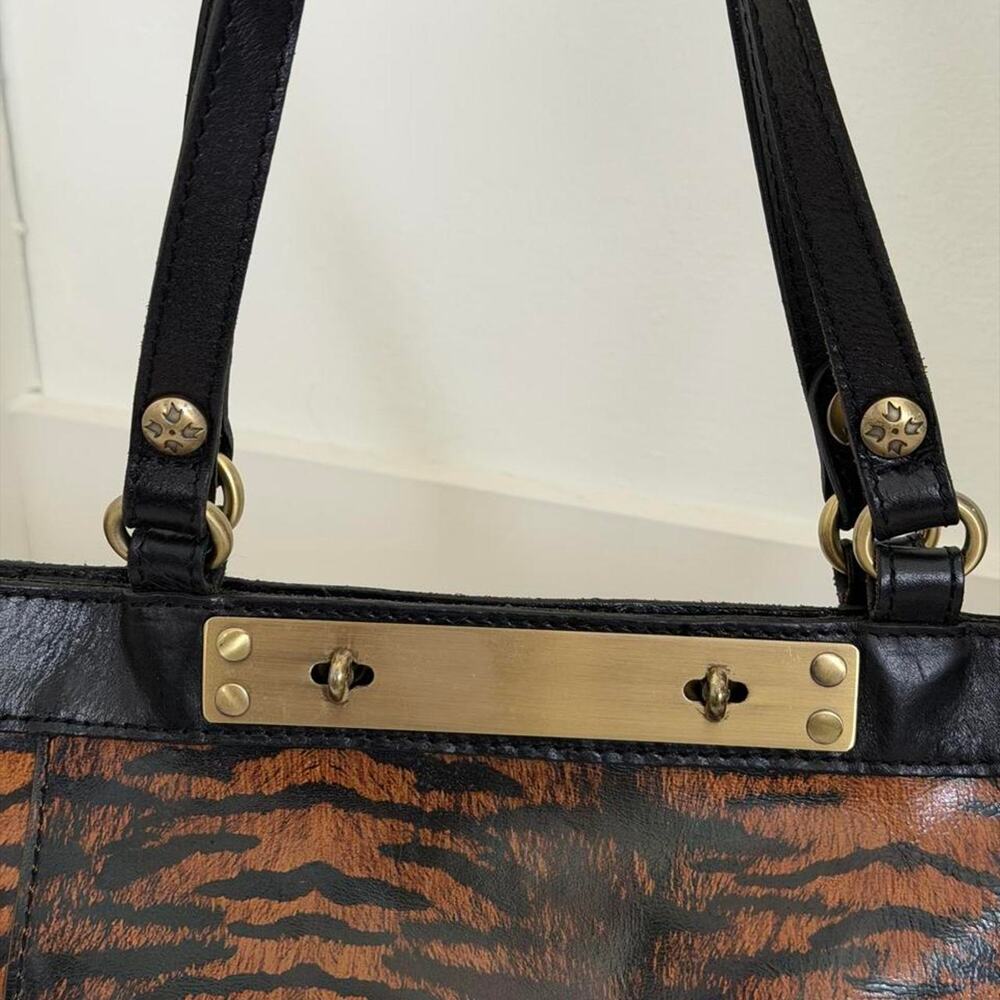 Patricia Nash Tiger Print Bag & Marching Wallet - Picture 5 of 8